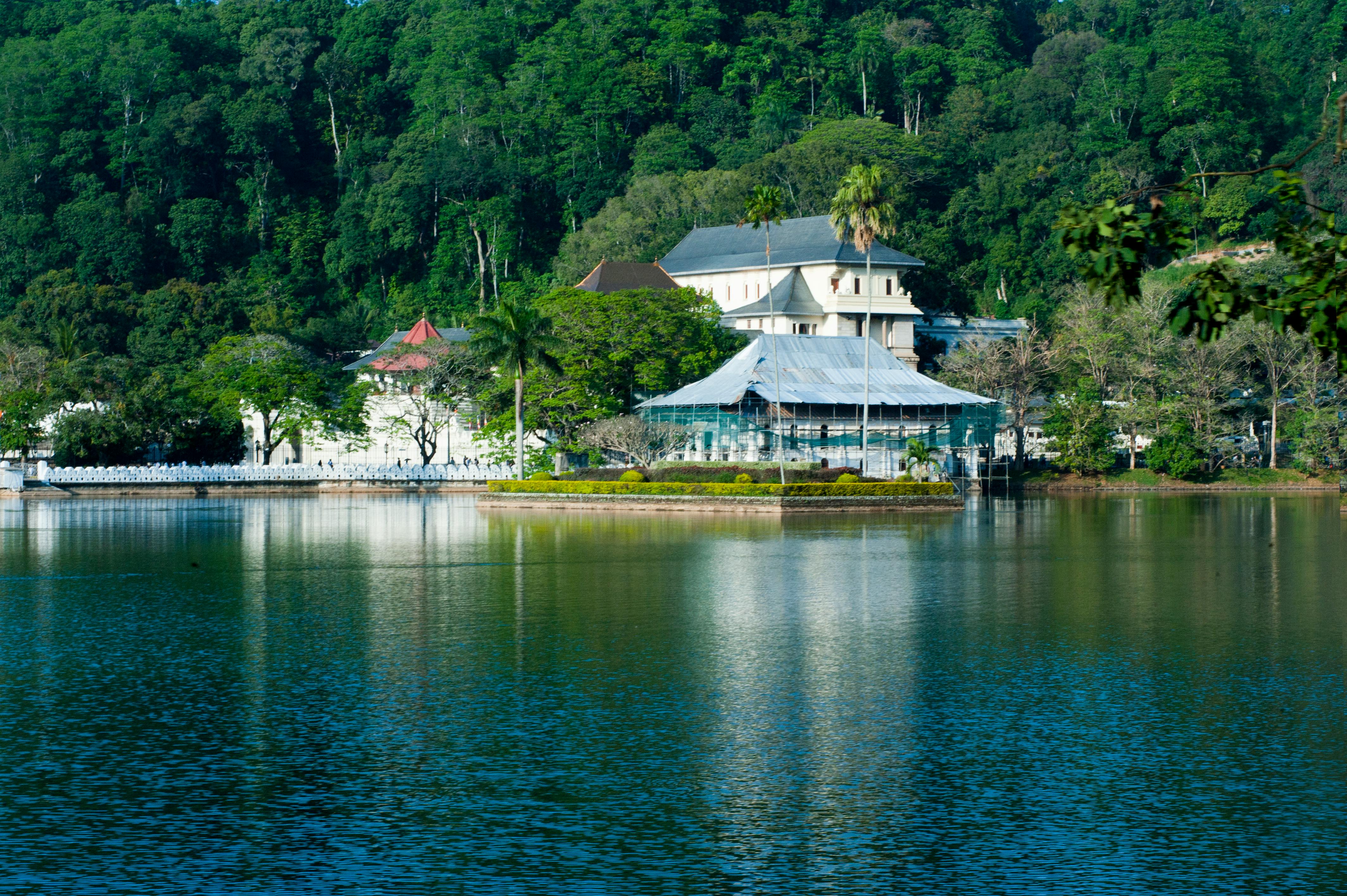 Kandy Guest House Guide: Staying Near the Temple of the Tooth